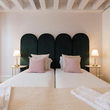Mouzinho Luxury 3Br Flat L 5 Min Walk To Ribeira By Lovelystay Porto Luaran gambar
