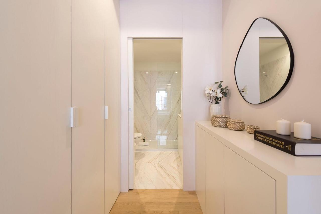 Mouzinho Luxury 3Br Flat L 5 Min Walk To Ribeira By Lovelystay Porto Luaran gambar